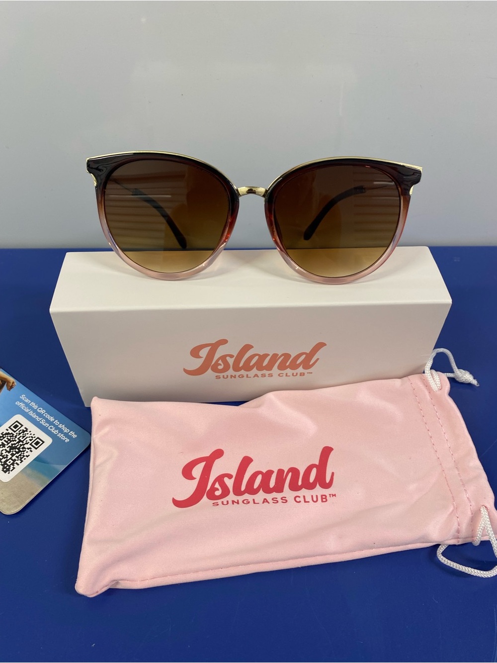 Women's Pink Gradient Round Sunglasses Island Sunglasses Club
